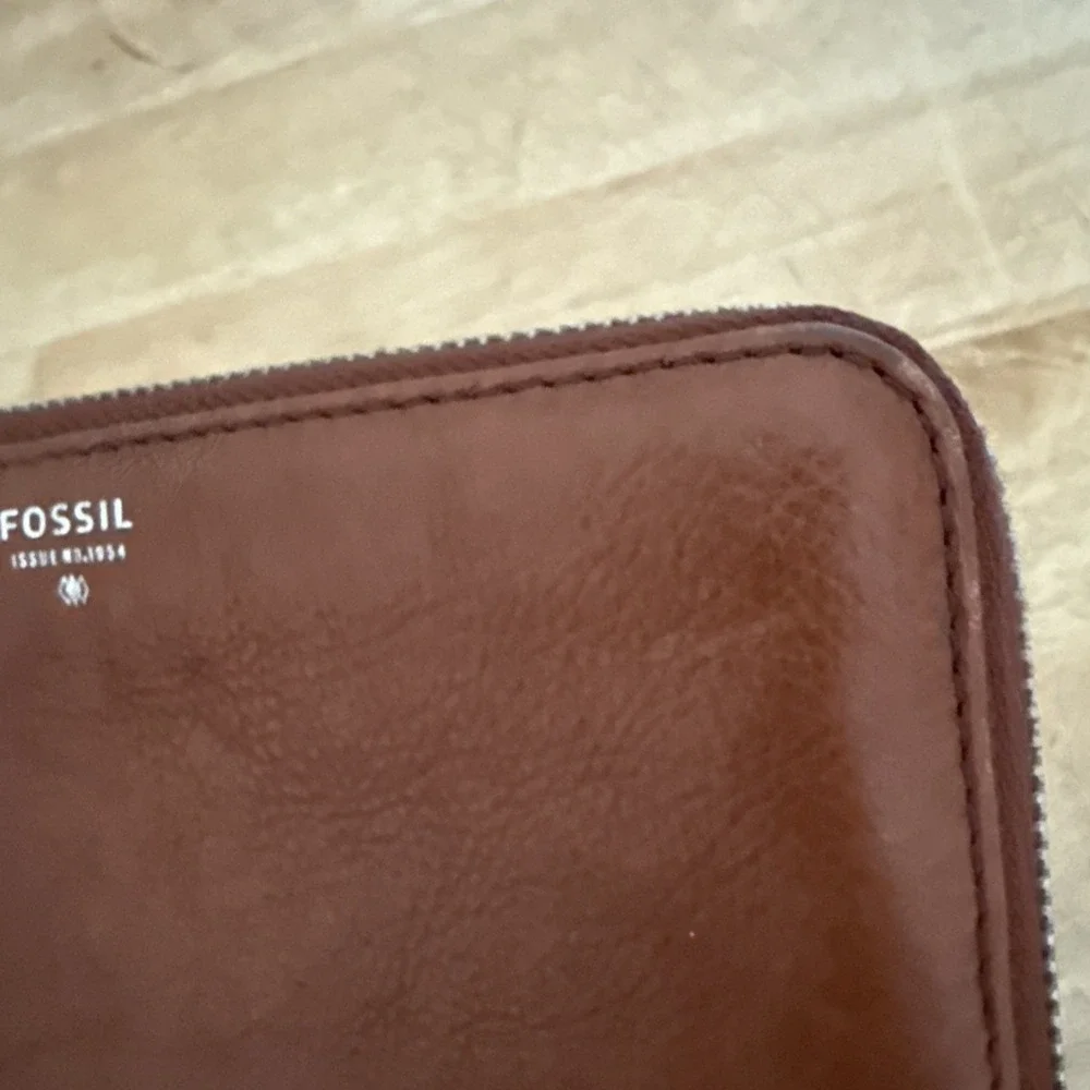 Fossil Zip Around Brown Leather Wallet